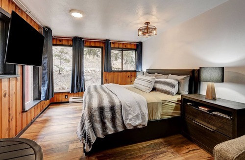 Idaho Springs Condo | Cobblestone: Relax & Play Creekfront Studio Condo