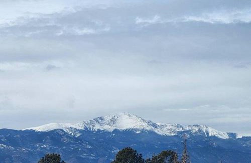 Cimarron Hills House | Colorado Cottage W/Mountain View