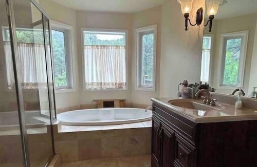 Beulah House | Colorado Creekside Getaway