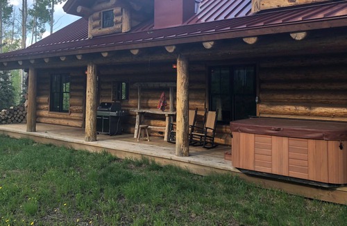 Gypsum House | Colorado Luxury Log Home of your dreams in the aspens off the grid