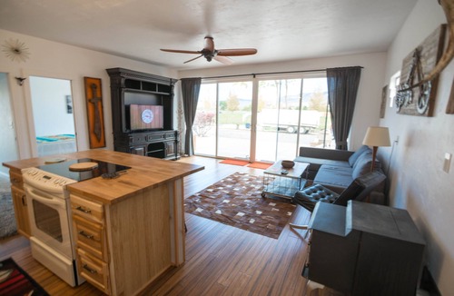 Clifton House | Colorado River Lake guest house animal sanctuary