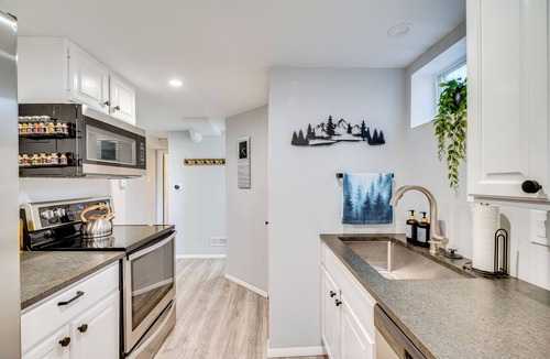 Pleasant Valley Apartment | Colorado Springs Apt w/Private Hot Tub