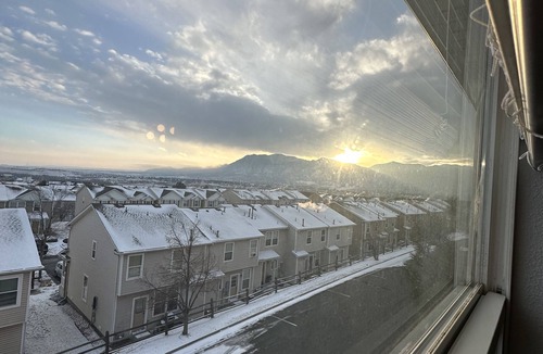 Southeast Colorado Springs House | Colorado Springs getaway! 8 mins to airport and downtown, free parking