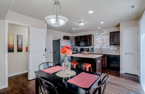 Stetson Hills House | Colorful Co Spgs-Bright, Stylish, Mt Views, Self Check-In, Parking, WiFi & More!