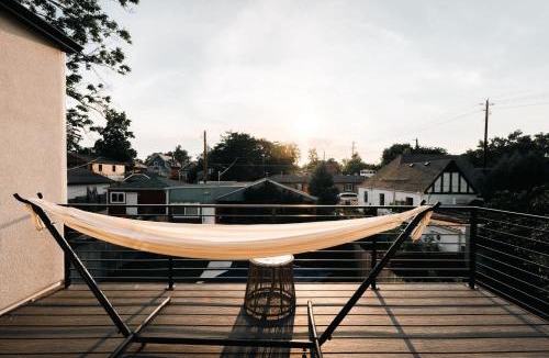 Sunnyside House | Colorful Sunnyside Escape - Walk to Dining & Parks
