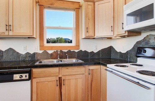 Estes Park Condo | Comanche Peak 39 - 2 Br Condo with 2 Fireplaces - Lake/Mountain Views!
