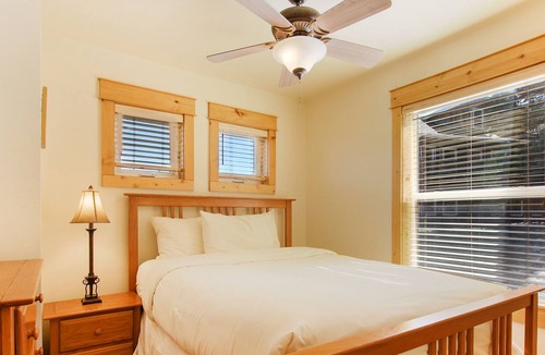 Estes Park Condo | Comanche Peak 39 - 2 Br Condo with 2 Fireplaces - Lake/Mountain Views!