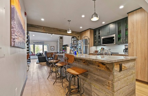 Four O'Clock Condo | Combined 7BR Condo Escape, Walk to Main St & Lift
