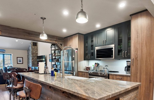 Four O'Clock Condo | Combined 7BR Condo Escape, Walk to Main St & Lift
