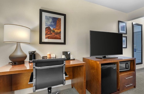 Carbondale Hotel | Comfort Inn & Suites Carbondale on the Roaring Fork