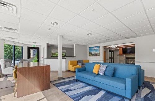 Glenwood Springs Hotel | Comfort Inn & Suites Glenwood Springs On The River