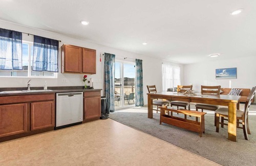 Aurora House | Comfortable 4BR Home with Private Backyard & Mountain Views in Aurora #41955
