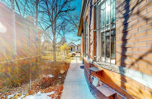 Lincoln Park Apartment | Comfortable guesthouse, prime location with patio