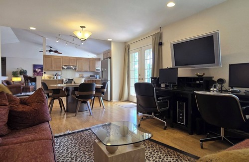El Jebel House | Comfortable Lake House with Luxury Amenities - near everything Aspen to Glenwood