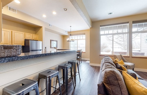 Silverthorne House | Comfortable Lakefront Townhome with Private Hot Tub, Views - Close to Ski Areas