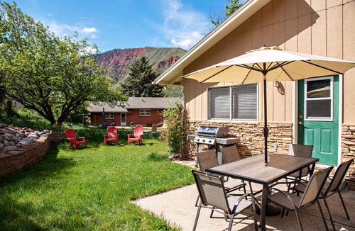 Glenwood Springs House | Comfortable Mountain Home Near Downtown Glenwood & 15 mi. to Skiing!