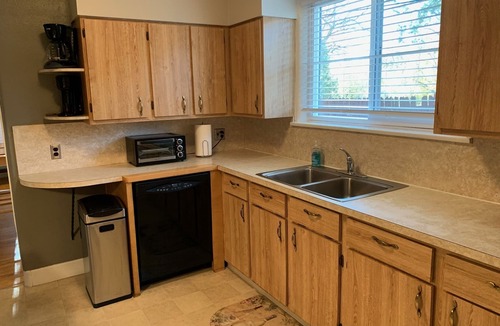 Broadmoor House | Comfortable Romantic Place, Relaxation, Great Location, Great Neighborhood,