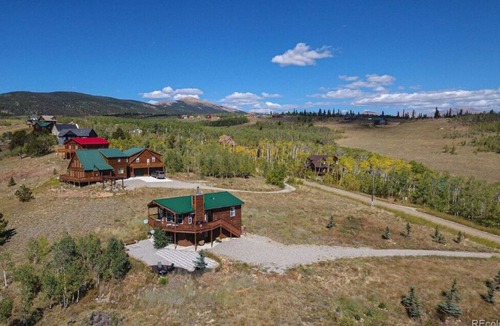 Warm Springs House | Comfy 3 Bedroom Home Sleeps 6 Panoramic Mountain and Valley Views