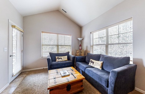 Fraser Condo | Comfy Condo on the Bus Route w/ Gas Fireplace, W/D, WiFi & Garage Parking!