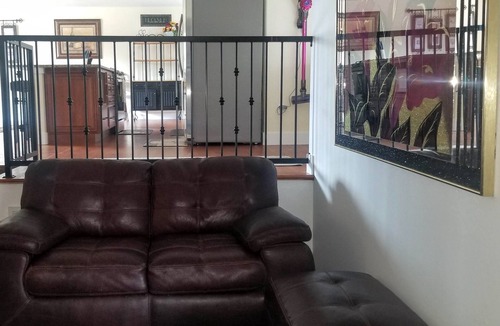 Thornton House | Comfy Get-Away-Home*Spacious 4bdrm*Great Location!!