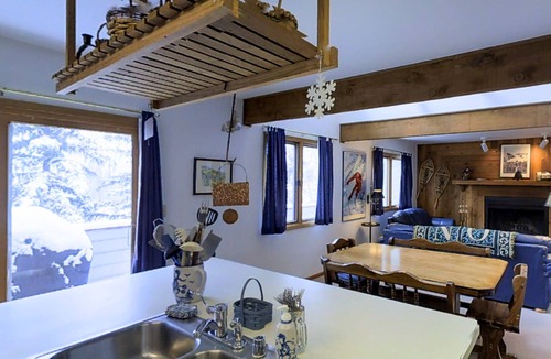 Vail House | Comfy Home with Private Hot Tub and Mountain Views - Short Drive to the Slopes