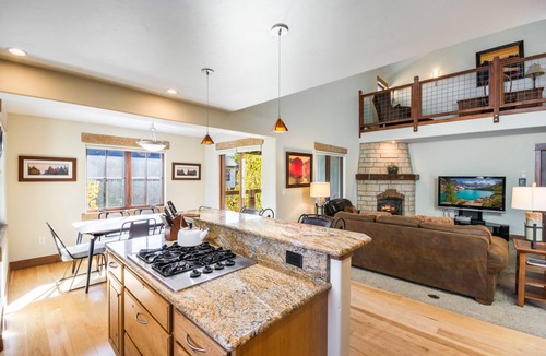 Steamboat Springs Condo | Community Hot Tubs - On Bus Line - Walk to Grocery Store