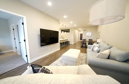 Jefferson Park Condo | Condo ∙ 2 bedrooms ∙ 4 guests