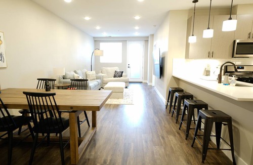 Jefferson Park Condo | Condo ∙ 2 bedrooms ∙ 4 guests
