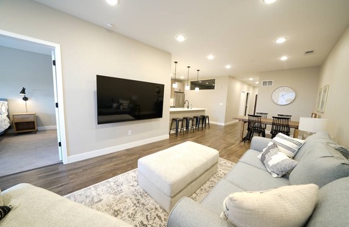 Jefferson Park Condo | Condo ∙ 2 bedrooms ∙ 4 guests