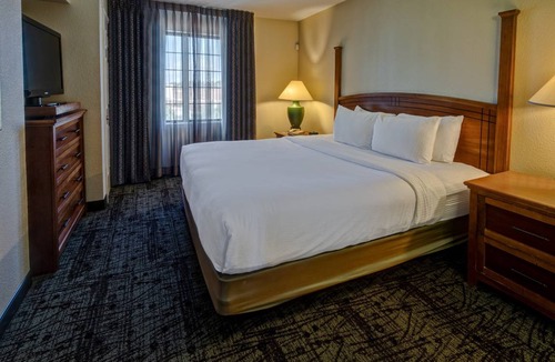 Glendale Condo | Condo ∙ 2 bedrooms ∙ 6 guests