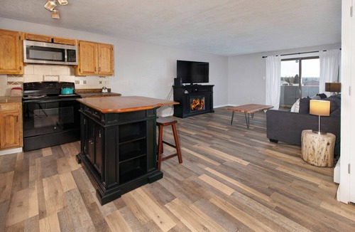 Dillon Condo | Condo 2 BR in Dillon sleeps 5, Pool and Hot Tub