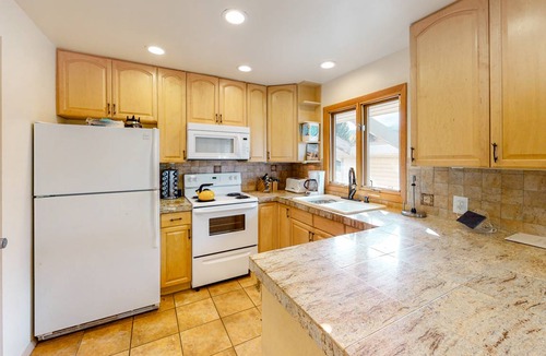 Carbondale Condo | Condo ∙ 3 bedrooms ∙ 6 guests