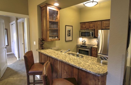 Beaver Creek Condo | Condo just steps to Village & shops, year-round pool, media room access