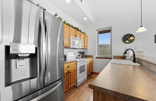 Willow Grove House | Condo Near Ski Resorts w/Stunning Mountain Views & Shared Hot Tub!