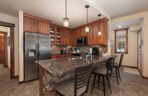 Fraser Condo | Condo near slopes w/deck views & fireplace