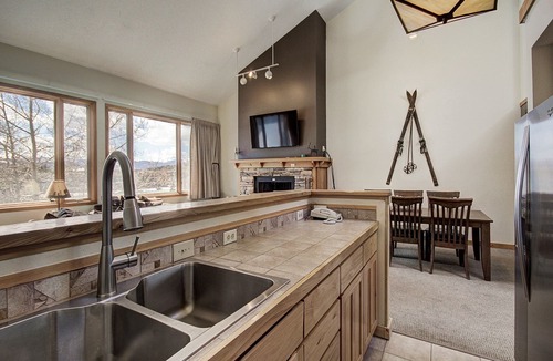 Lakeside Village Condo | Condo On Keystone Lake/Pool and Hot Tub Access