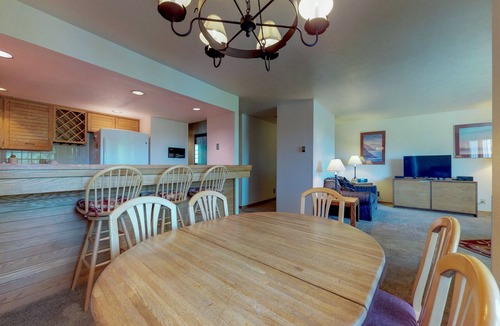 Mountain House Condo | Condo on Shuttle Route - Shared Hot Tubs, Views, Walk to the Slopes