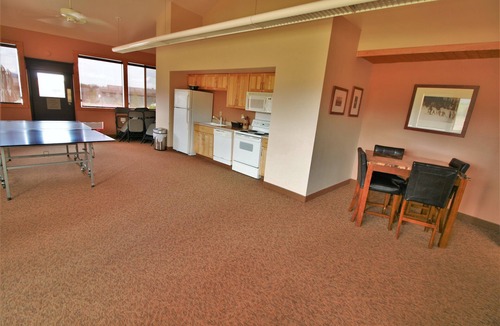 Fraser Condo | Condo w/clubhouse hot tub/gym; on Free Shuttle Route to Winter Park Ski Resort