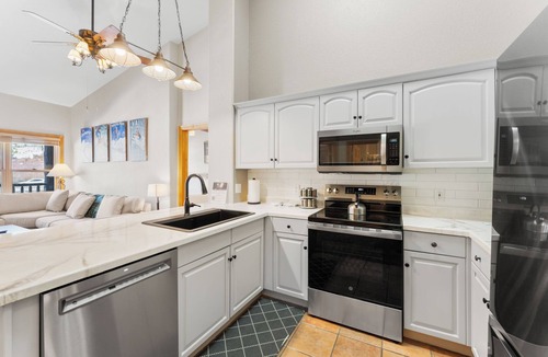 Mountain House Condo | Condo w/Spacious Balcony w/Mountain Views, Close to Lifts, Shops & Dining!