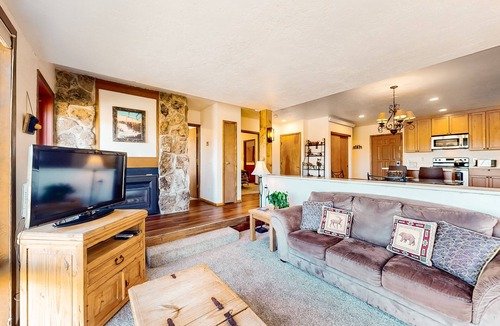 Silvercreek Condo | Condo with Fireplace & Outdoor Heated Pool