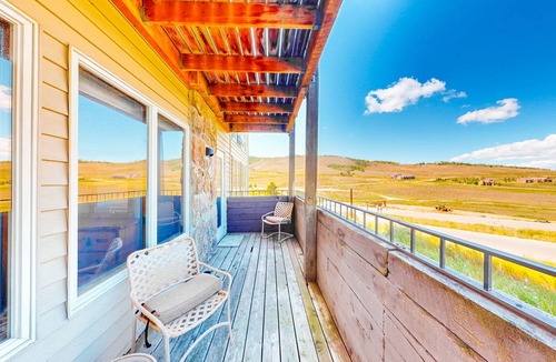 Silvercreek Condo | Condo with Fireplace & Outdoor Heated Pool