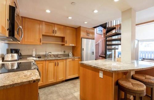 Vail Apartment | Condo with Hot Tub Free Garage Parking