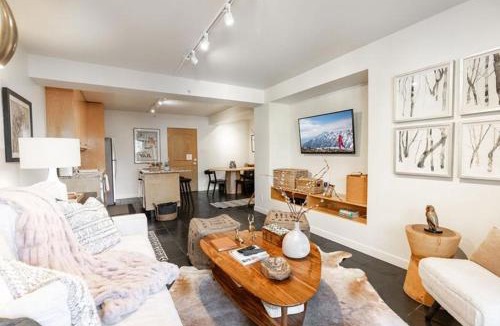 Vail Apartment | Condo with Onsite Pool & Hot Tub, Free WiFi & Garage Parking