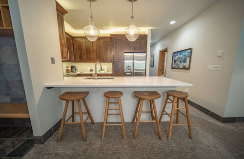 Mountain House Condo | Condo with private hot tub & quick walk to slopes
