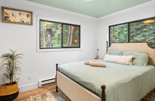 Kings Valley House | Conifer Mtn. Chalet Cozy & Family-friendly-Sleeps 7 “Spring Discount!”