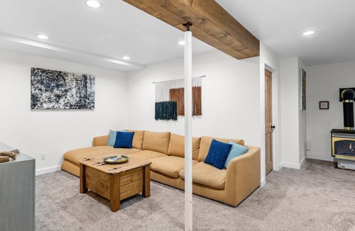 Kings Valley House | Conifer Mtn. Chalet Cozy & Family-friendly-Sleeps 7 “Spring Discount!”