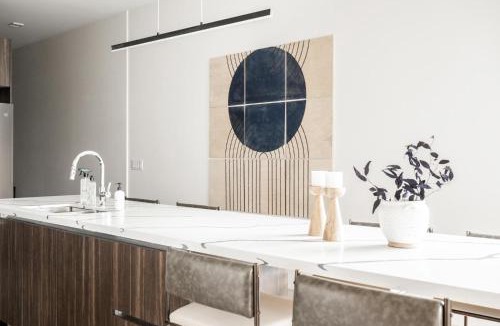 Jefferson Park House | Contemporary Condo - Grill - Balcony - Tesoro