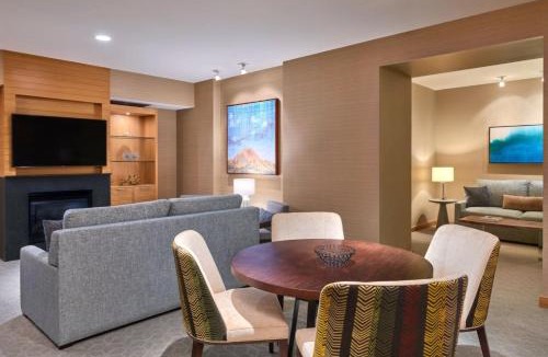 Snowmass Village Apartment | Contemporary, Oversized 1 Bedroom Luxe Ski-Inout Residence With Additional Den