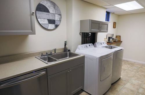 Scenic Heights Apartment | Convenient 3 bedroom near Olde Town Arvada!