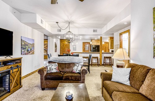 Pagosa Springs Condo | Convenient dog-friendly, course-front condo with washer/dryer - near hot springs